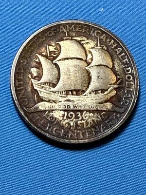 LONG ISLAND 1936 UNCIRCULATED HEAVILY TONED COMMEMORATIVE SILVER HALF DOLLAR.