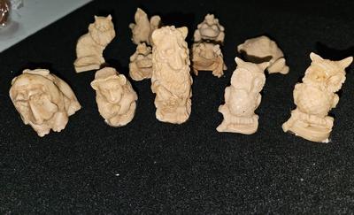 Sale Photo Thumbnail #77: Animal Resin Chess Figures