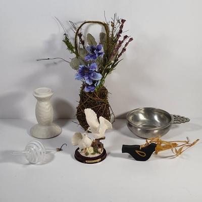 LOT 99G: Nice Small Collection of Various House Decorations