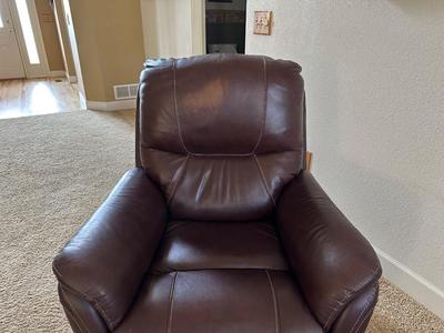 ASHLEY FURNITURE ELECTRIC LEATHER RECLINER