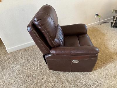 ASHLEY FURNITURE ELECTRIC LEATHER RECLINER