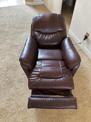 ASHLEY FURNITURE ELECTRIC LEATHER RECLINER