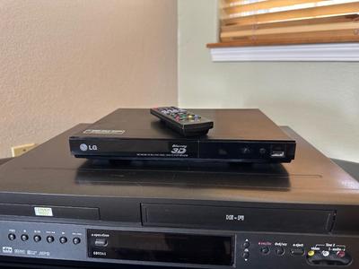 3 TIER MEDIA STAND WITH LG 3D BLU-RAY DISC PLAYER AND DVD/VHS COMBO PLAYER