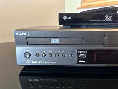 3 TIER MEDIA STAND WITH LG 3D BLU-RAY DISC PLAYER AND DVD/VHS COMBO PLAYER