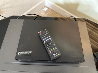3 TIER MEDIA STAND WITH LG 3D BLU-RAY DISC PLAYER AND DVD/VHS COMBO PLAYER