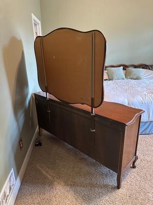 9 DRAWER DRESSER WITH MIRROR