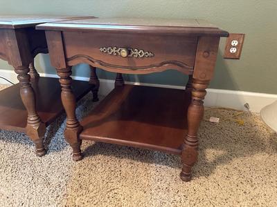 2 MATCHING END TABLES, LAMP AND SONY RADIO ALARM CLOCK