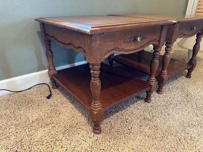 2 MATCHING END TABLES, LAMP AND SONY RADIO ALARM CLOCK