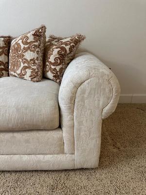 CREAM COLORED LOVESEAT WITH THROW PILLOWS
