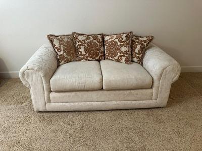 CREAM COLORED LOVESEAT WITH THROW PILLOWS