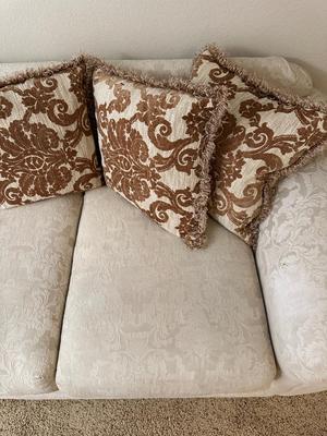 CREAM COLORED LOVESEAT WITH THROW PILLOWS