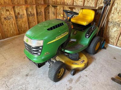 JOHN DEERE L111 AUTOMATIC RIDING LAWN MOWER