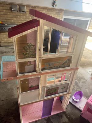 BARBIE DREAMHOUSE AND DREAMCAMPER