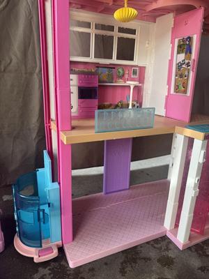 BARBIE DREAMHOUSE AND DREAMCAMPER