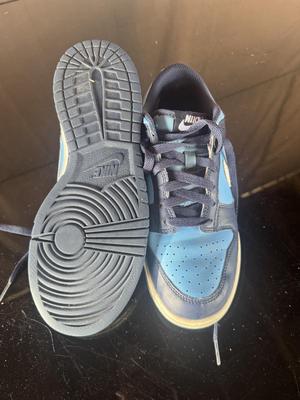 2 PAIRS OF NIKE TENNIS SHOES