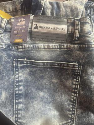 MEN'S LARGE SHIRTS AND 34" SHORTS