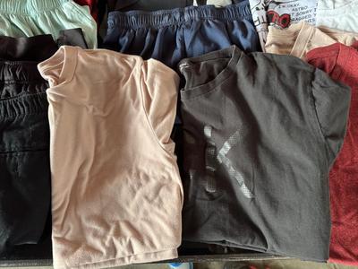 LADIES CASUAL CLOTHES SIZE MEDIUM