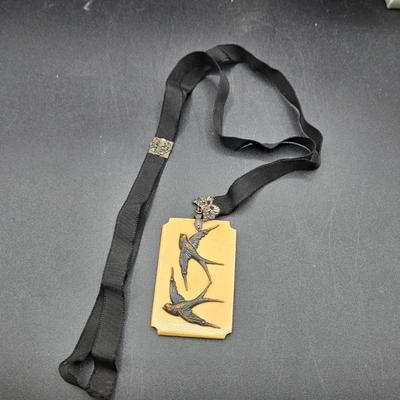 LOT 5J: Antique Adjustable Slide Ribbon Pendant Necklace