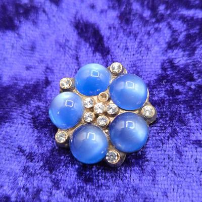 LOT 11J: Variety of Antique Buttons, Shoe Clips, and More