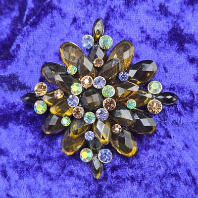 LOT 13J: Beautiful Vintage Brooch