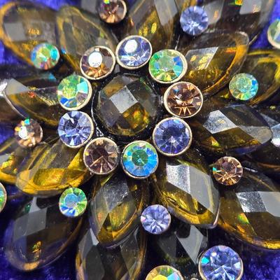 LOT 13J: Beautiful Vintage Brooch