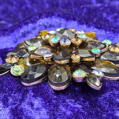 LOT 13J: Beautiful Vintage Brooch