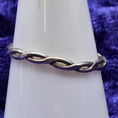 LOT 16: Assorted Vintage Rings