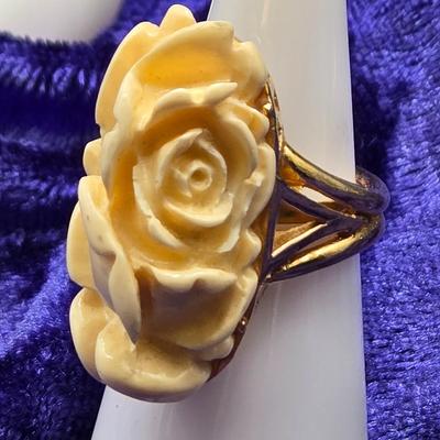 LOT 16: Assorted Vintage Rings