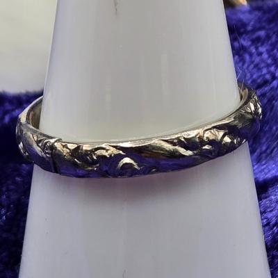 LOT 16: Assorted Vintage Rings