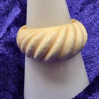 LOT 16: Assorted Vintage Rings