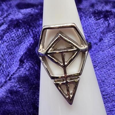 LOT 16: Assorted Vintage Rings