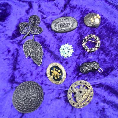 LOT 19J: Gemstone Foo Dog Pendant, Antique Czech Glass Brooch, and More