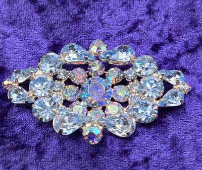 LOT 25J: Stunning Vintage Ice Blue Brooch