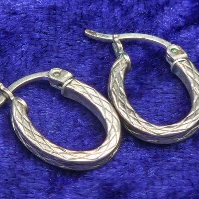 LOT 30J: Multiple Pairs of Sterling Hoop Earrings / 18.1 grams