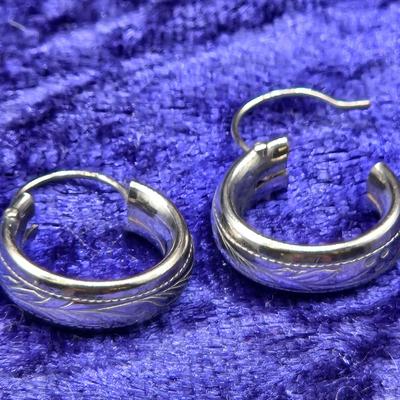 LOT 30J: Multiple Pairs of Sterling Hoop Earrings / 18.1 grams