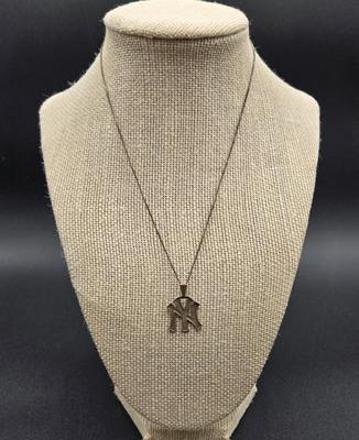 LOT 31J: 925 Silver MLB NY Yankees 16 Inch Necklace