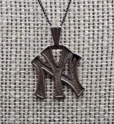 LOT 31J: 925 Silver MLB NY Yankees 16 Inch Necklace