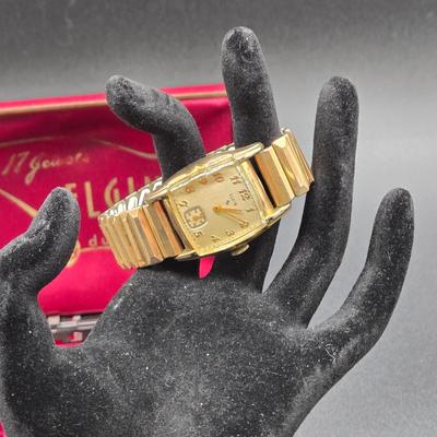 LOT 39J: Elgin 17 Jewels Watch