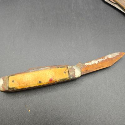 LOT 40J: Various Pocket Knives