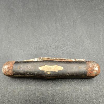 LOT 40J: Various Pocket Knives