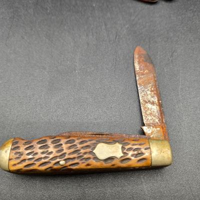 LOT 40J: Various Pocket Knives