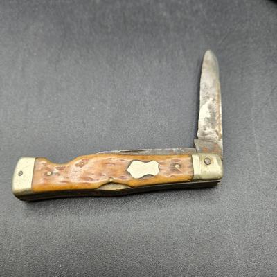 LOT 40J: Various Pocket Knives