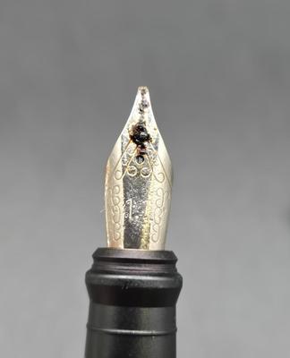 LOT 45J: Collection of Fountain Pens