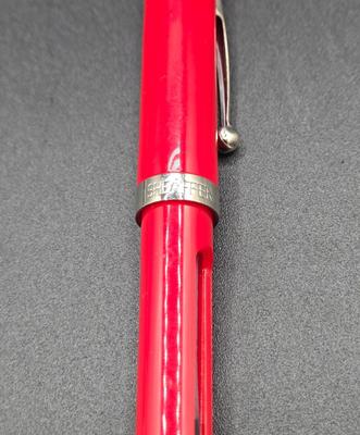 LOT 45J: Collection of Fountain Pens
