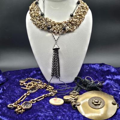 LOT: 46J: Collection of Costume Jewerly