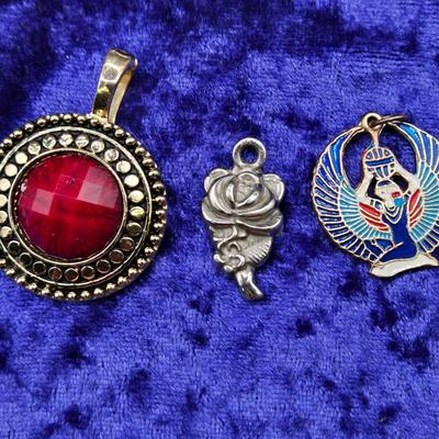 LOT 49J: Collection of All Sorts of Jewelry