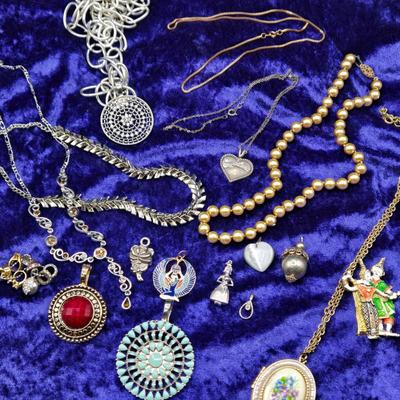 LOT 49J: Collection of All Sorts of Jewelry