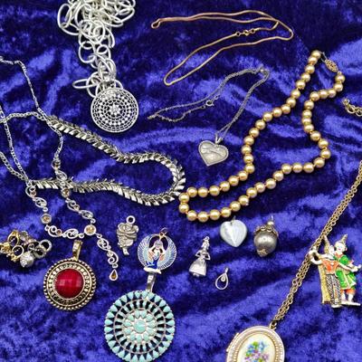 LOT 49J: Collection of All Sorts of Jewelry