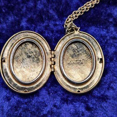 LOT 49J: Collection of All Sorts of Jewelry