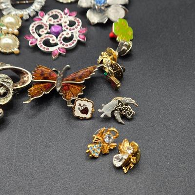 LOT 51J: Variety of Vintage Brooches and Pins